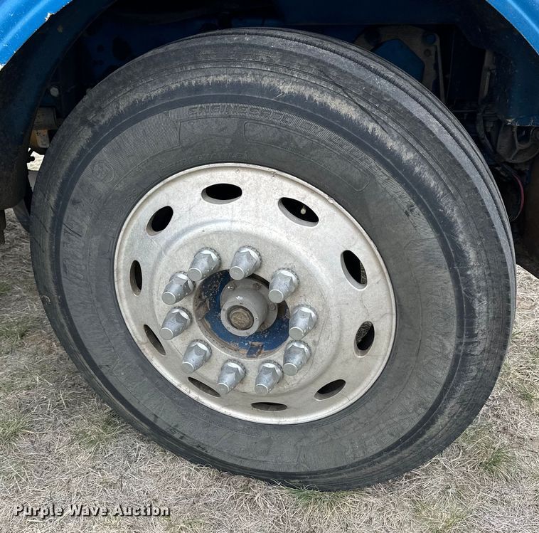 image for item OE9120 2001 Peterbilt  378 semi truck