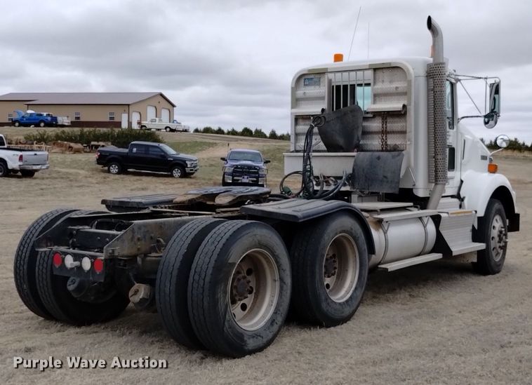 image for item OE9121 2014 Kenworth  T880 semi truck