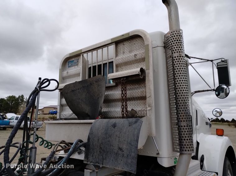 image for item OE9121 2014 Kenworth  T880 semi truck
