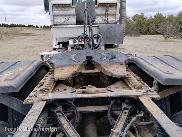 image for item OE9121 2014 Kenworth  T880 semi truck