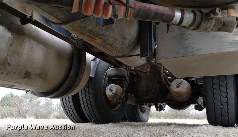 image for item OE9121 2014 Kenworth  T880 semi truck