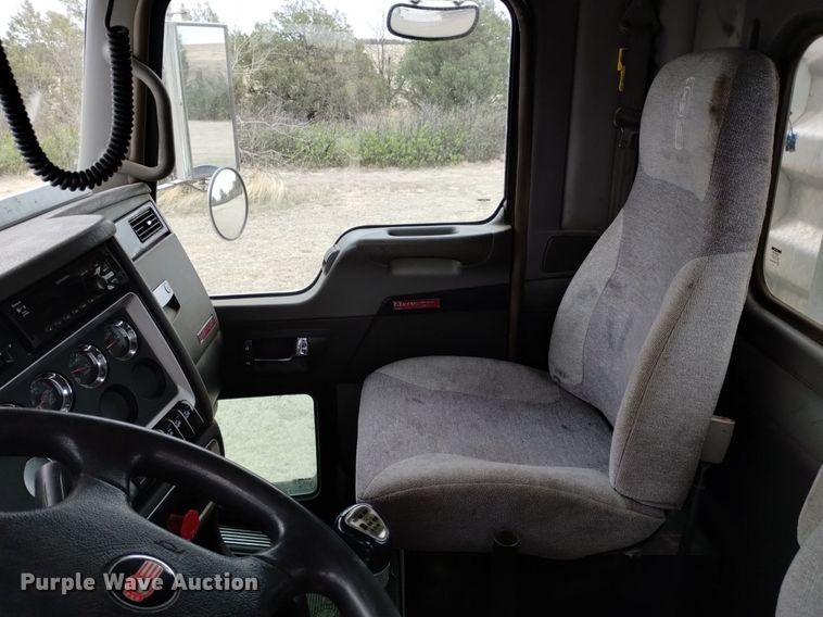 image for item OE9121 2014 Kenworth  T880 semi truck