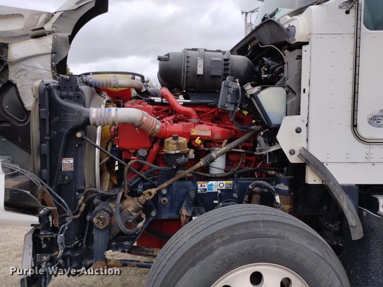 image for item OE9121 2014 Kenworth  T880 semi truck