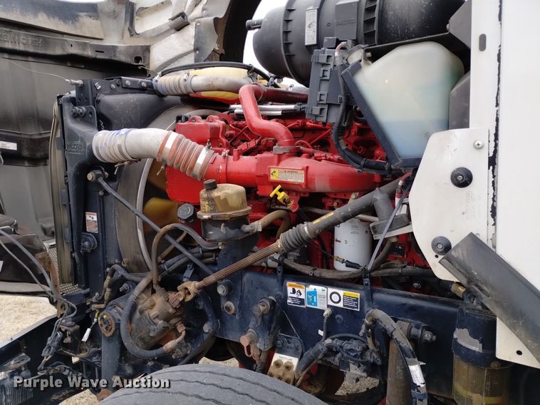 image for item OE9121 2014 Kenworth  T880 semi truck