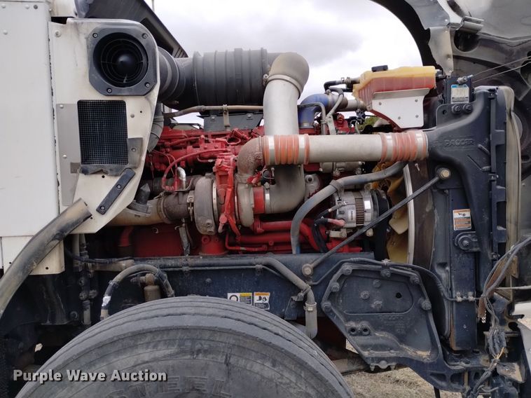 image for item OE9121 2014 Kenworth  T880 semi truck