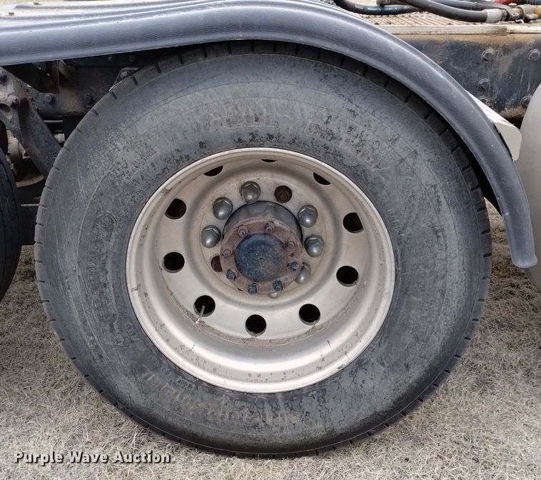 image for item OE9121 2014 Kenworth  T880 semi truck