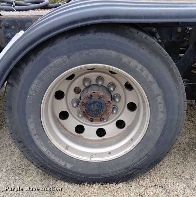 image for item OE9121 2014 Kenworth  T880 semi truck