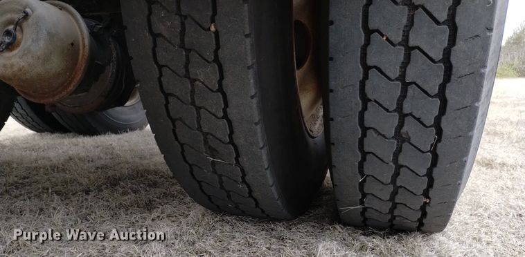 image for item OE9121 2014 Kenworth  T880 semi truck