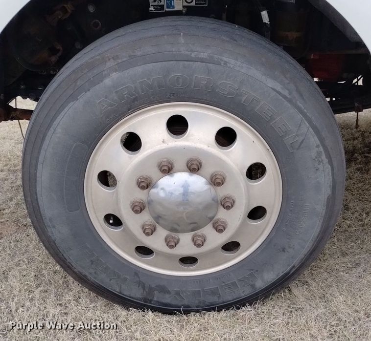 image for item OE9121 2014 Kenworth  T880 semi truck