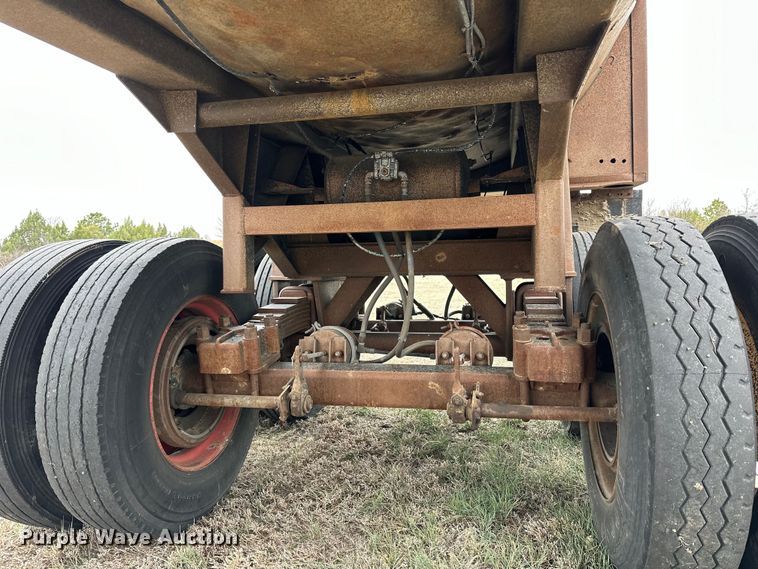 image for item OE9122 1985 Hobbs DRX-M2-30 end dump trailer