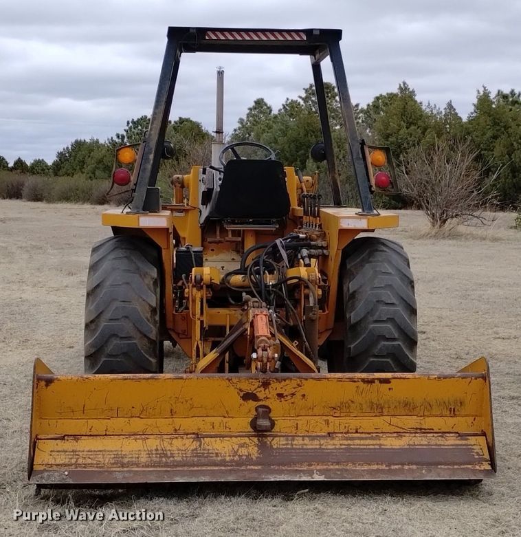 image for item OE9123 1981 Case 480D landscape tractor
