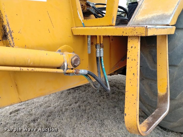 image for item OE9123 1981 Case 480D landscape tractor