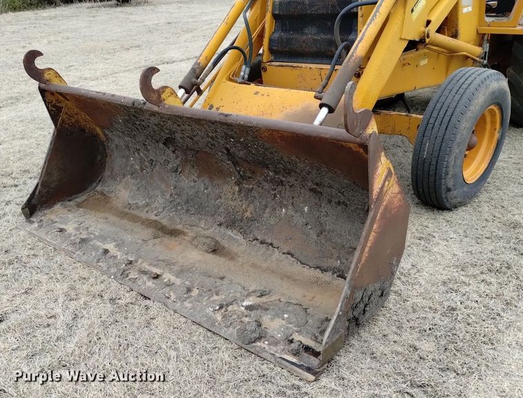 image for item OE9123 1981 Case 480D landscape tractor