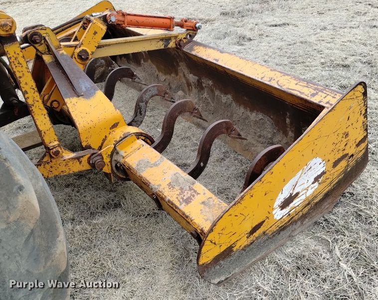 image for item OE9123 1981 Case 480D landscape tractor