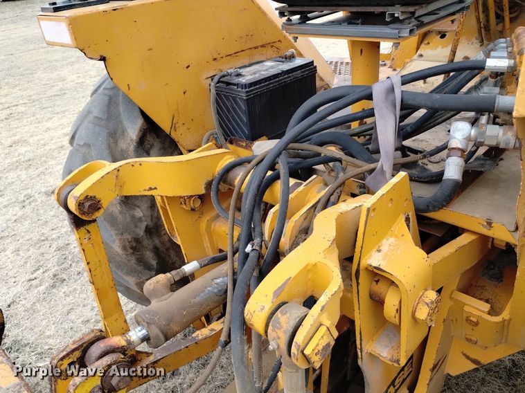 image for item OE9123 1981 Case 480D landscape tractor