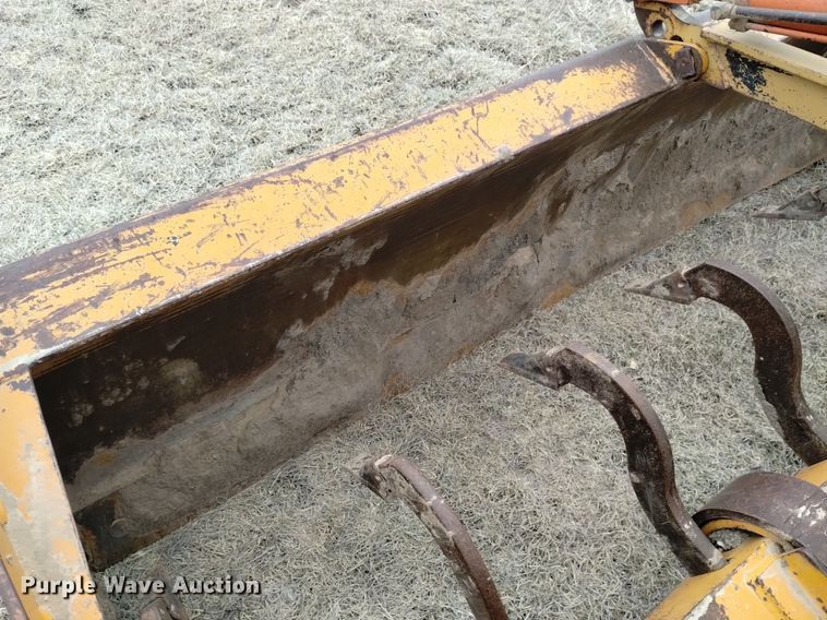 image for item OE9123 1981 Case 480D landscape tractor