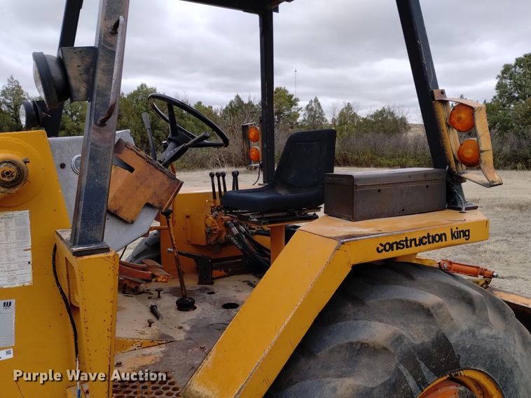 image for item OE9123 1981 Case 480D landscape tractor