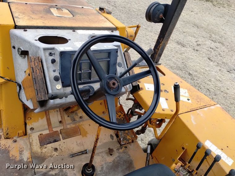 image for item OE9123 1981 Case 480D landscape tractor