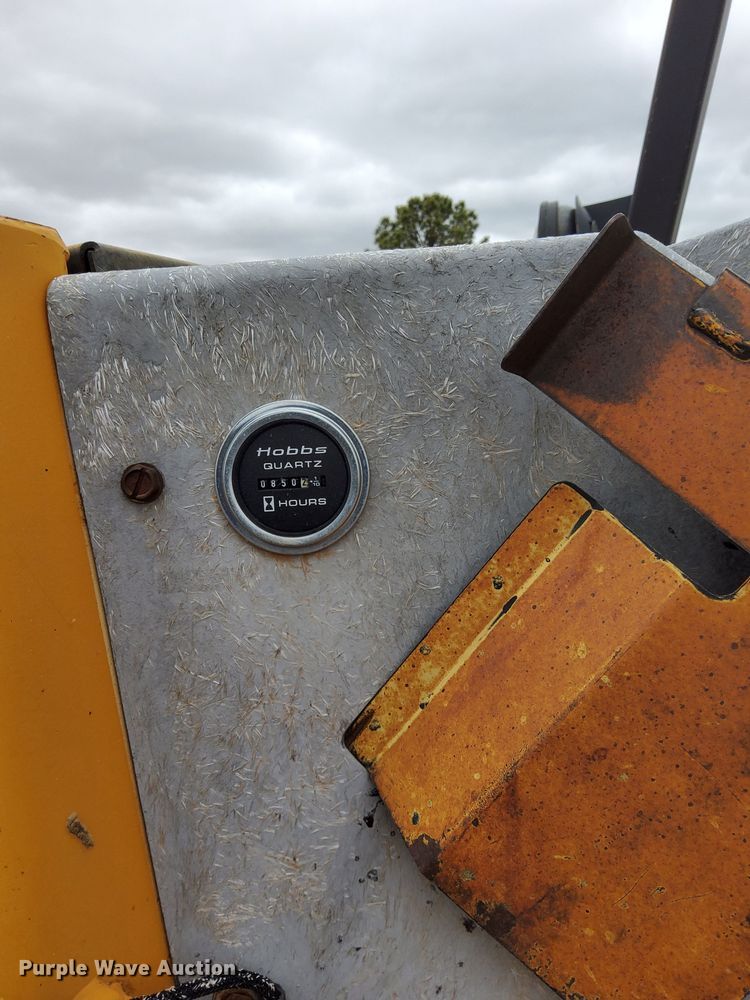 image for item OE9123 1981 Case 480D landscape tractor