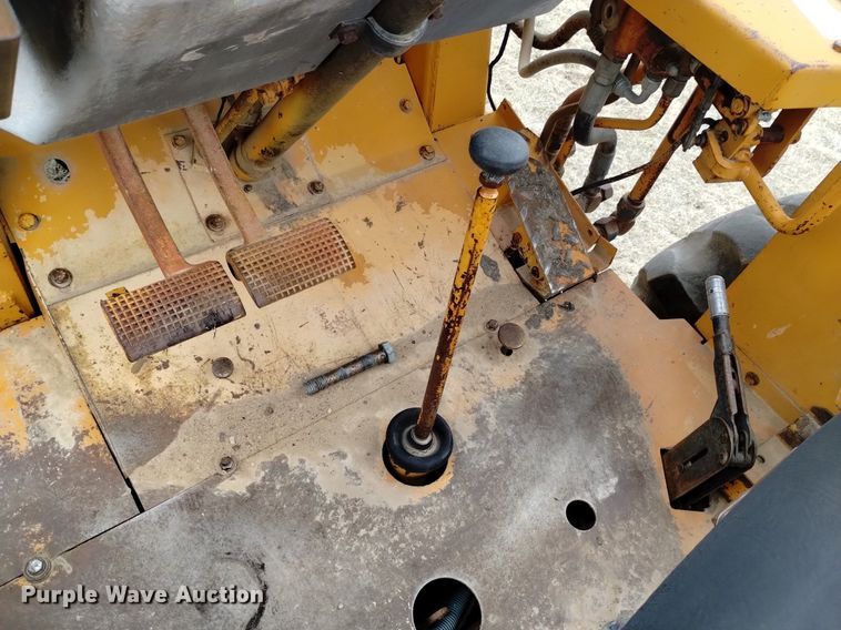 image for item OE9123 1981 Case 480D landscape tractor