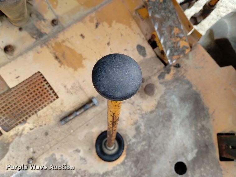 image for item OE9123 1981 Case 480D landscape tractor