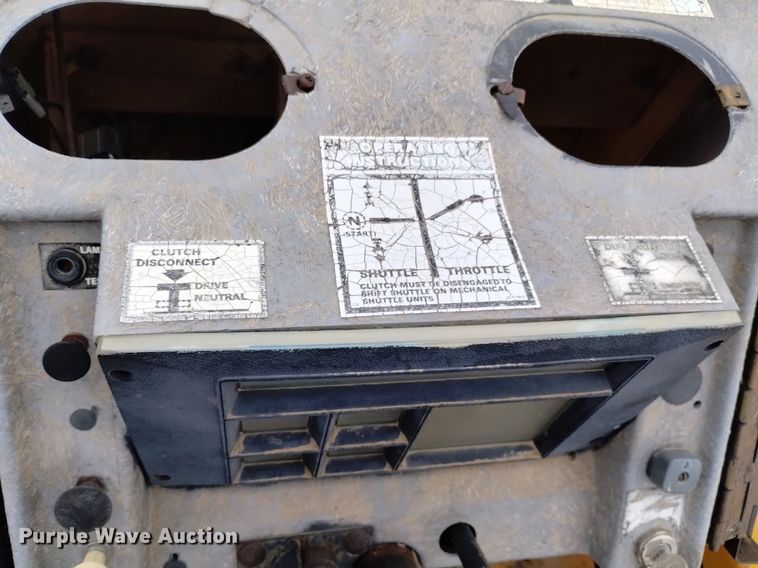 image for item OE9123 1981 Case 480D landscape tractor