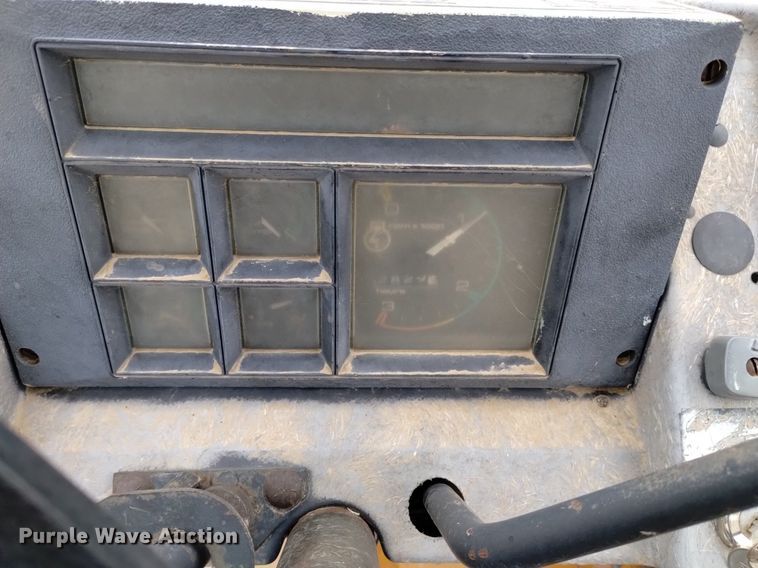 image for item OE9123 1981 Case 480D landscape tractor