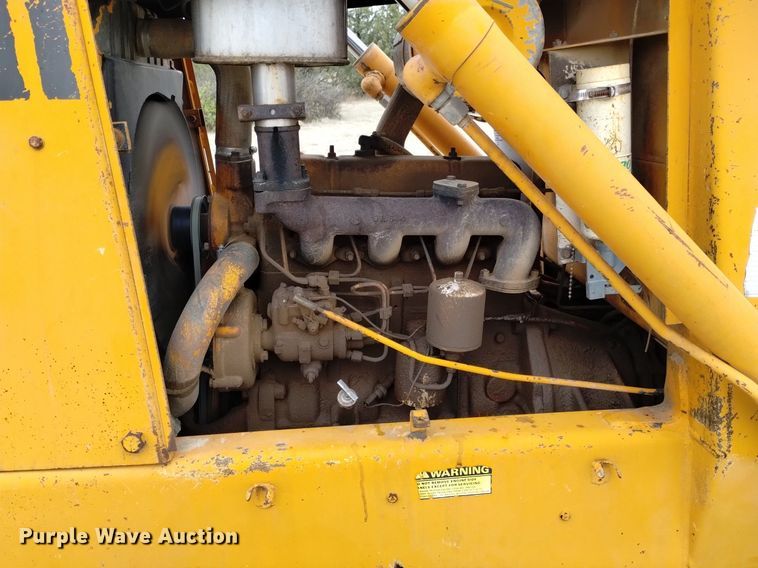 image for item OE9123 1981 Case 480D landscape tractor