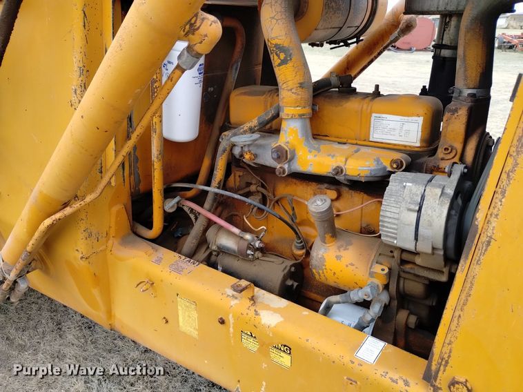 image for item OE9123 1981 Case 480D landscape tractor