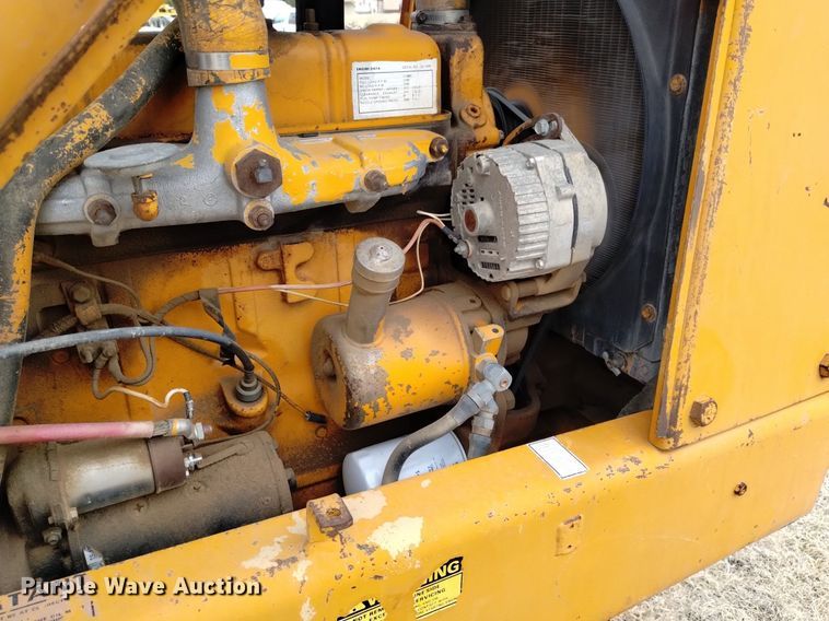 image for item OE9123 1981 Case 480D landscape tractor