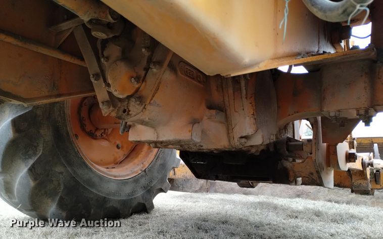 image for item OE9123 1981 Case 480D landscape tractor