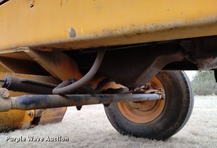 image for item OE9123 1981 Case 480D landscape tractor