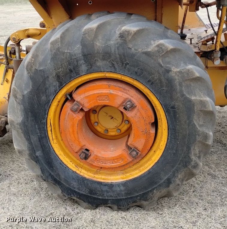 image for item OE9123 1981 Case 480D landscape tractor