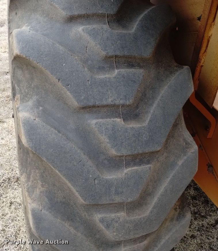 image for item OE9123 1981 Case 480D landscape tractor