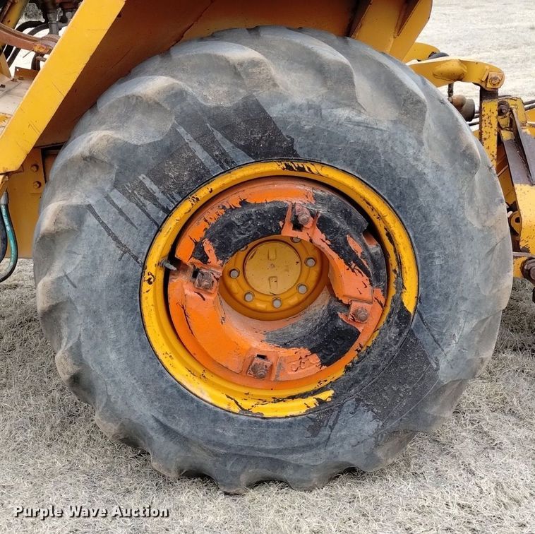 image for item OE9123 1981 Case 480D landscape tractor