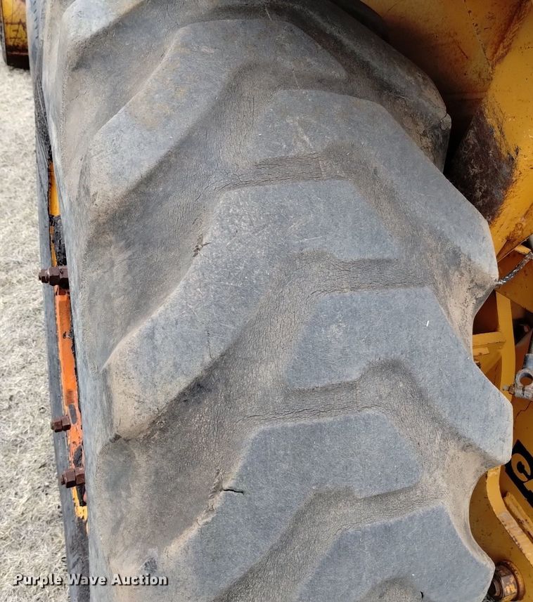 image for item OE9123 1981 Case 480D landscape tractor