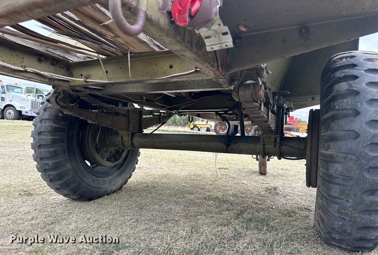 image for item OE9124 Fruehauf XM-107E2 running gear