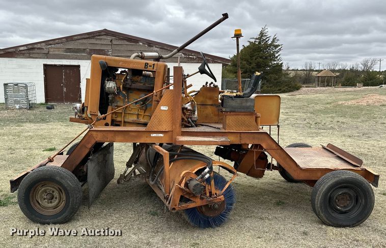 image for item OE9127 1980 Broce H20 broom