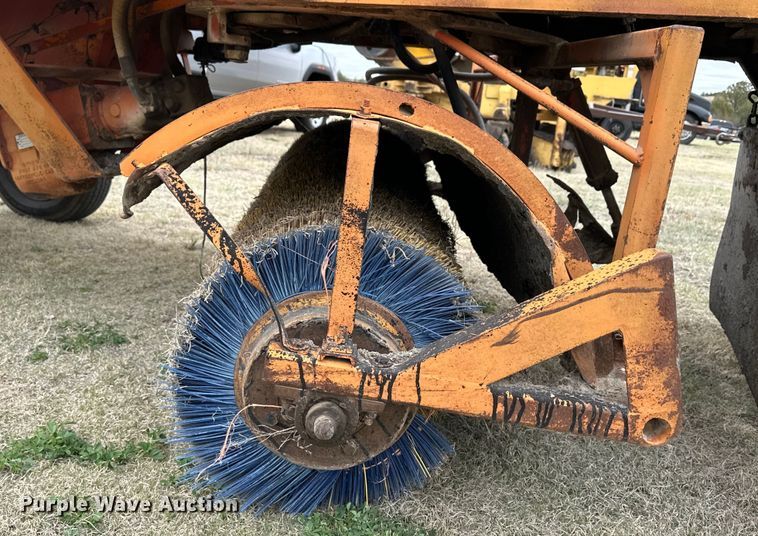 image for item OE9127 1980 Broce H20 broom