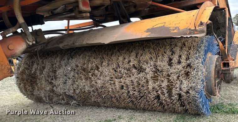 image for item OE9127 1980 Broce H20 broom