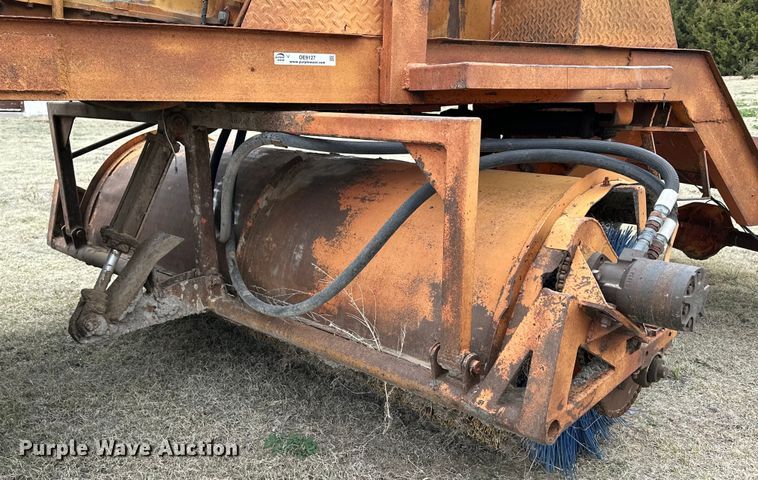 image for item OE9127 1980 Broce H20 broom