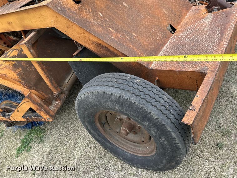 image for item OE9127 1980 Broce H20 broom