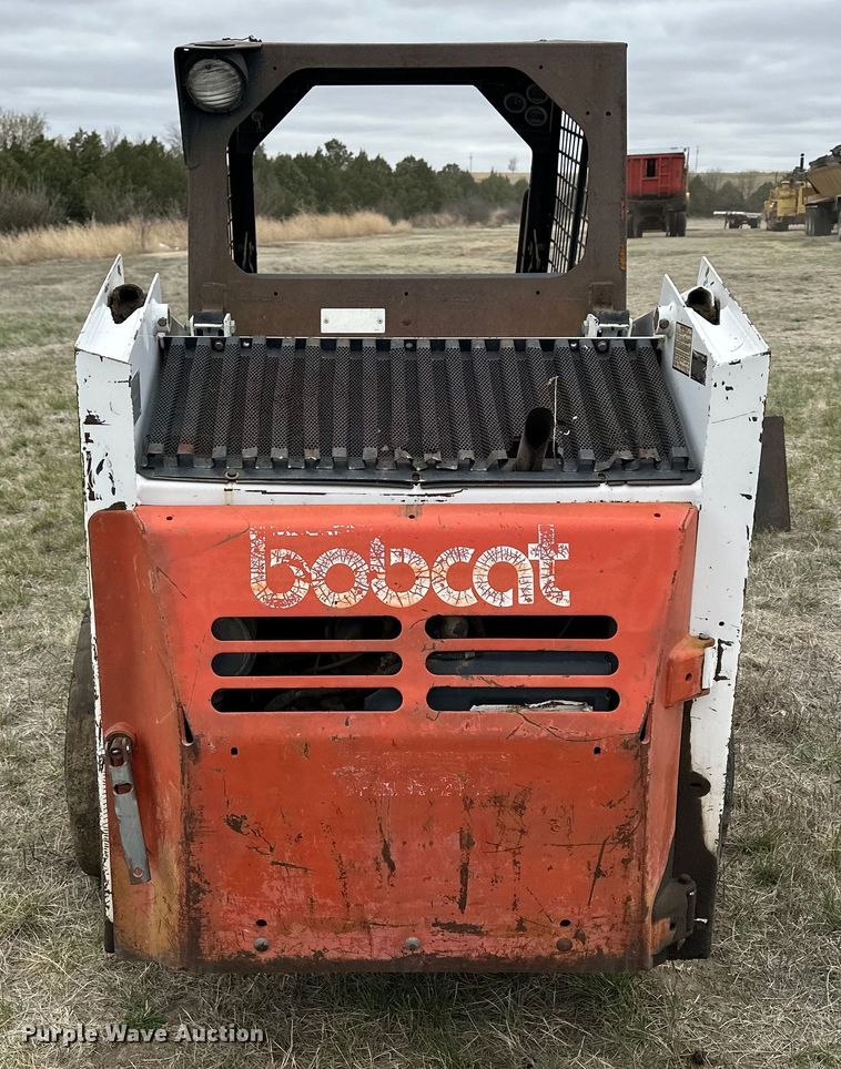 image for item OE9135 1993 Bobcat 743B skid steer loader