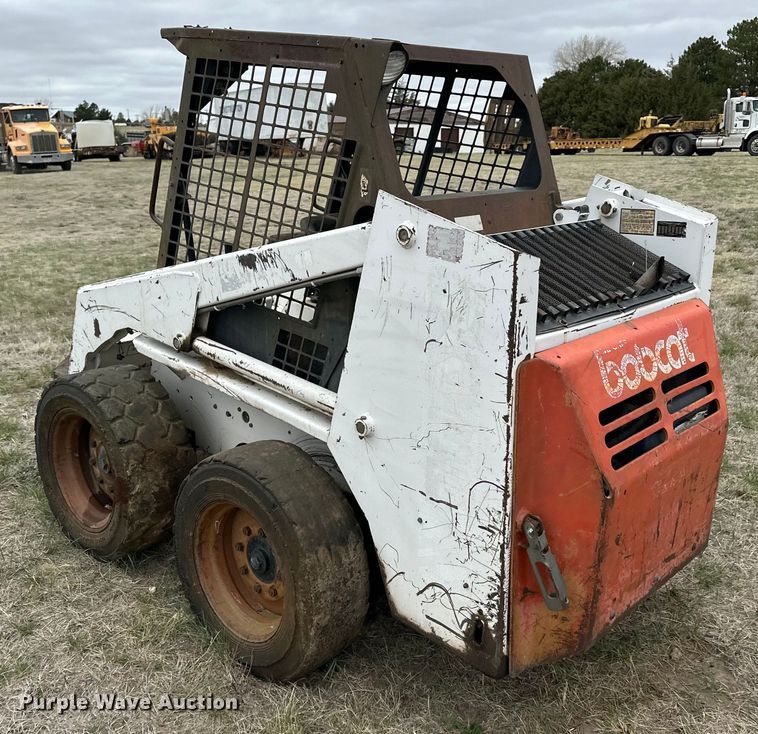 image for item OE9135 1993 Bobcat 743B skid steer loader