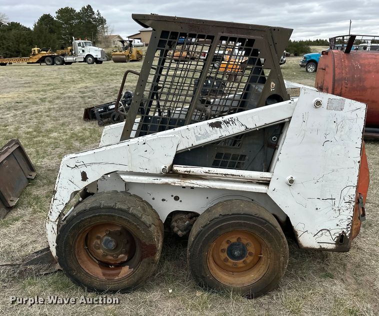 image for item OE9135 1993 Bobcat 743B skid steer loader