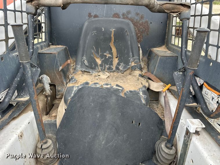 image for item OE9135 1993 Bobcat 743B skid steer loader