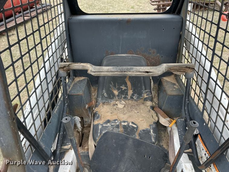 image for item OE9135 1993 Bobcat 743B skid steer loader