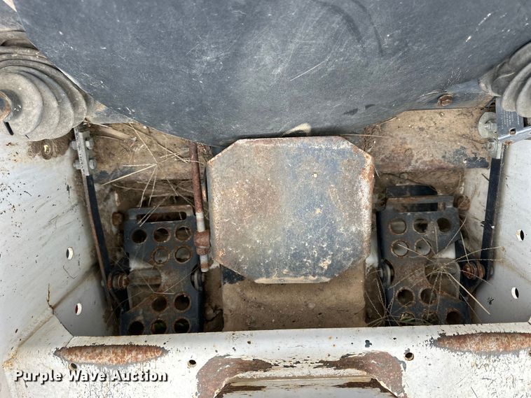 image for item OE9135 1993 Bobcat 743B skid steer loader