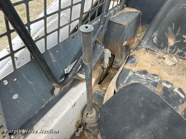 image for item OE9135 1993 Bobcat 743B skid steer loader