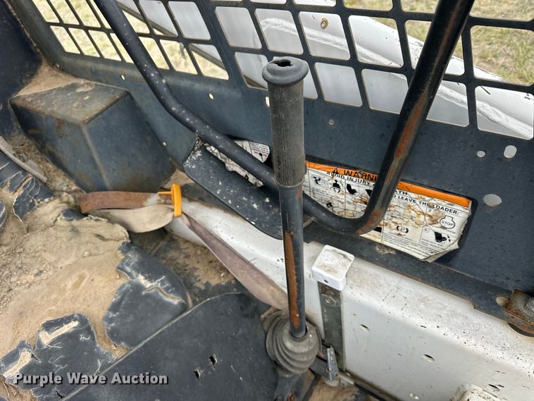 image for item OE9135 1993 Bobcat 743B skid steer loader